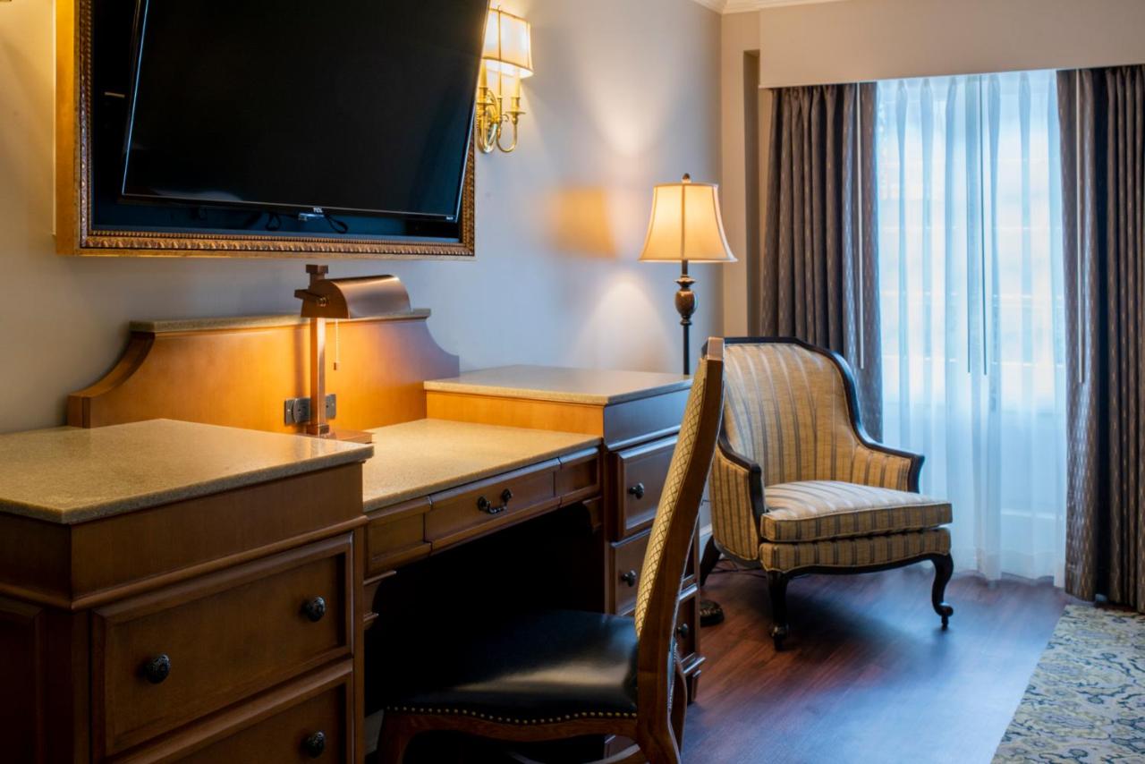Deluxe Room with King Bed at Hotel St. Marie