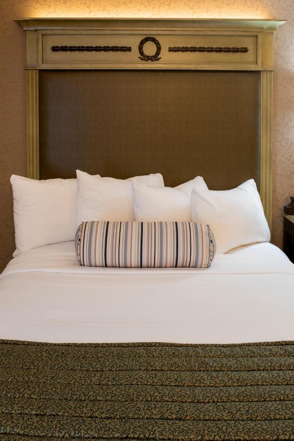 Deluxe Room with King Bed at Hotel St. Marie