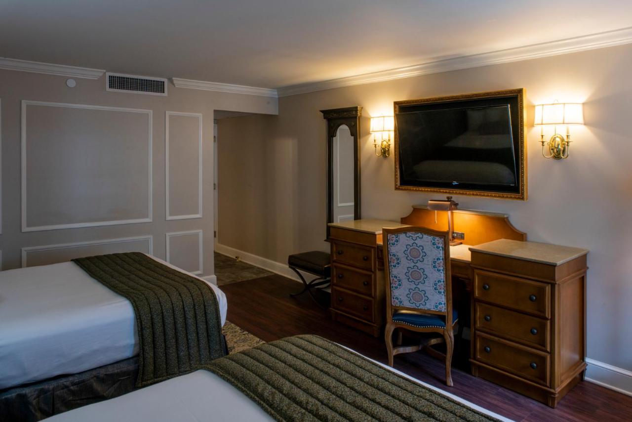 Deluxe Room with Two Queen Beds at Hotel St. Marie