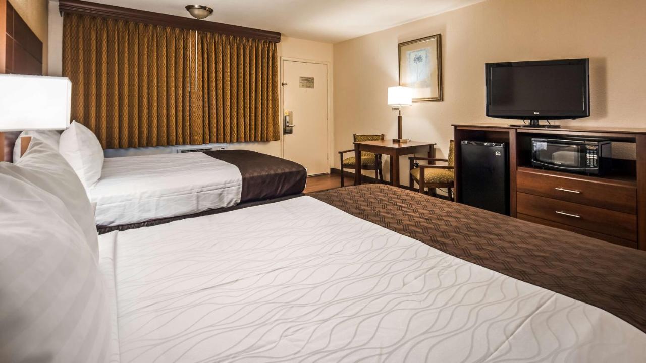 Queen Room with Two Queen Beds - Non-Smoking at Best Western Heritage Inn