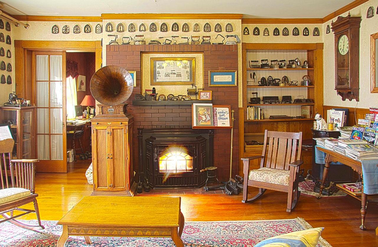  | Old Iron Inn Bed and Breakfast