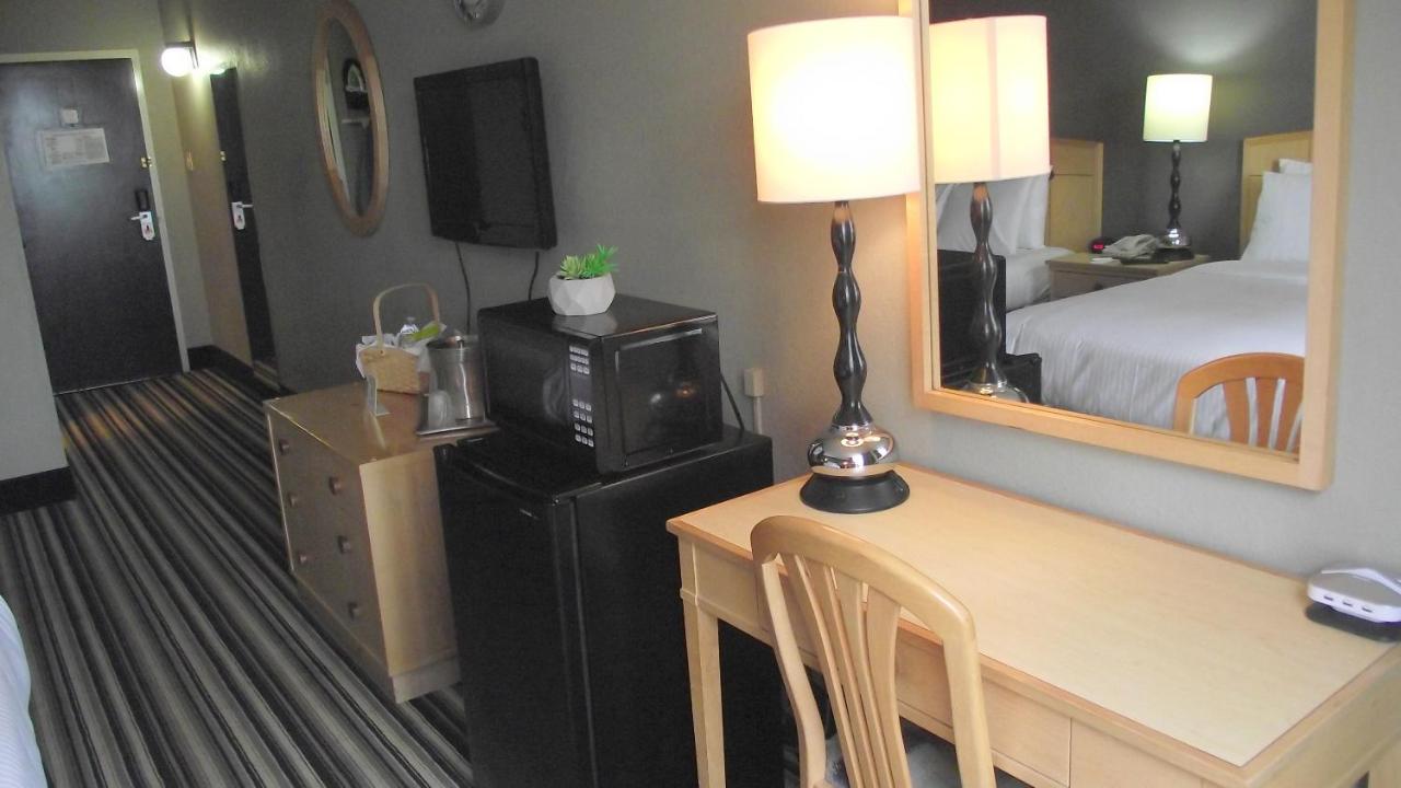 King Room with Two King Beds - Non-Smoking at Travelodge by Wyndham Memphis Airport/Graceland