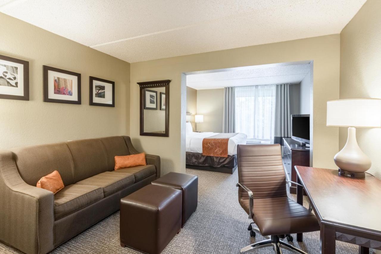 King Suite at Comfort Suites Austin Airport