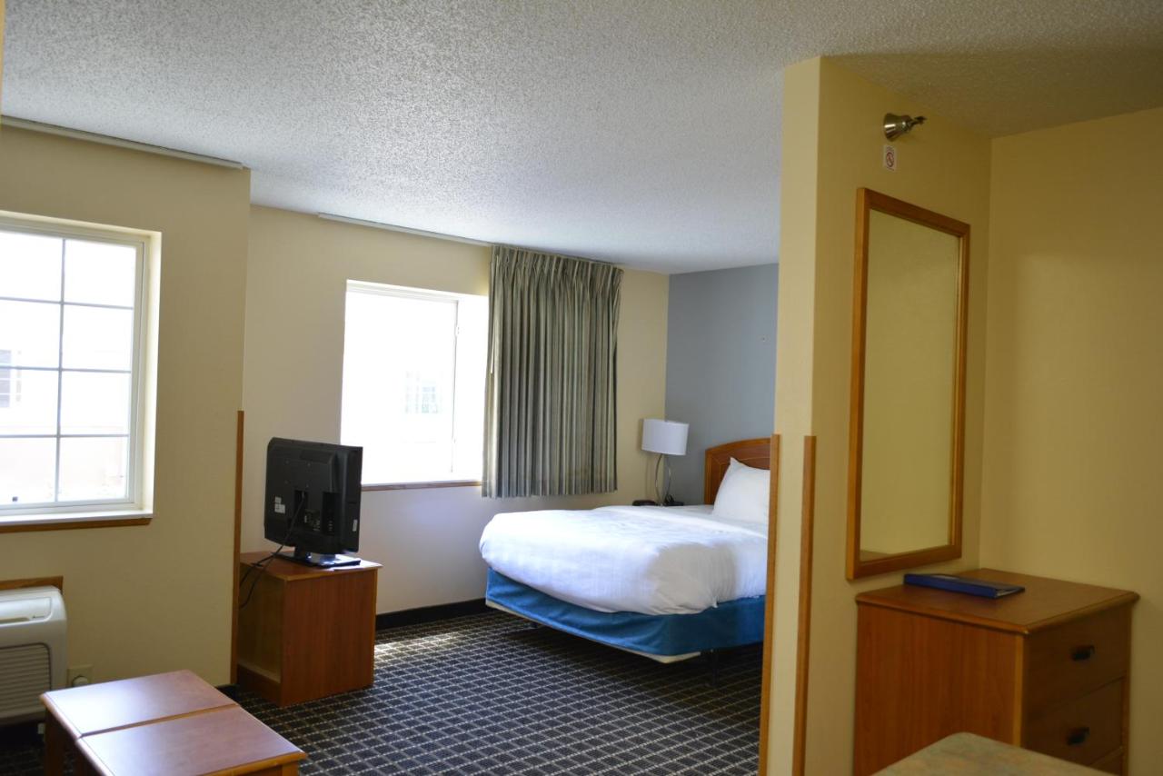 Queen Suite - Non-Smoking at MainStay Suites Dubuque at Hwy 20
