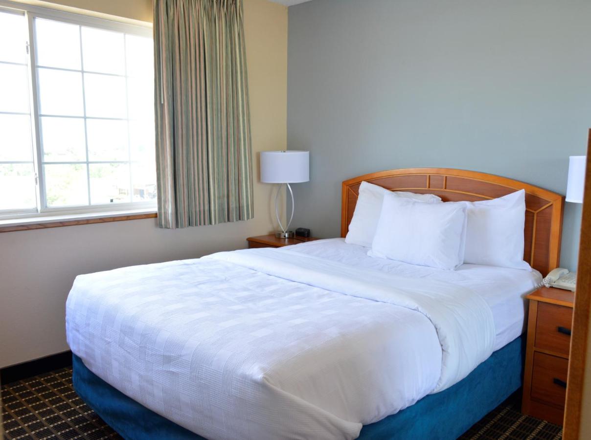 Queen Suite - Non-Smoking at MainStay Suites Dubuque at Hwy 20
