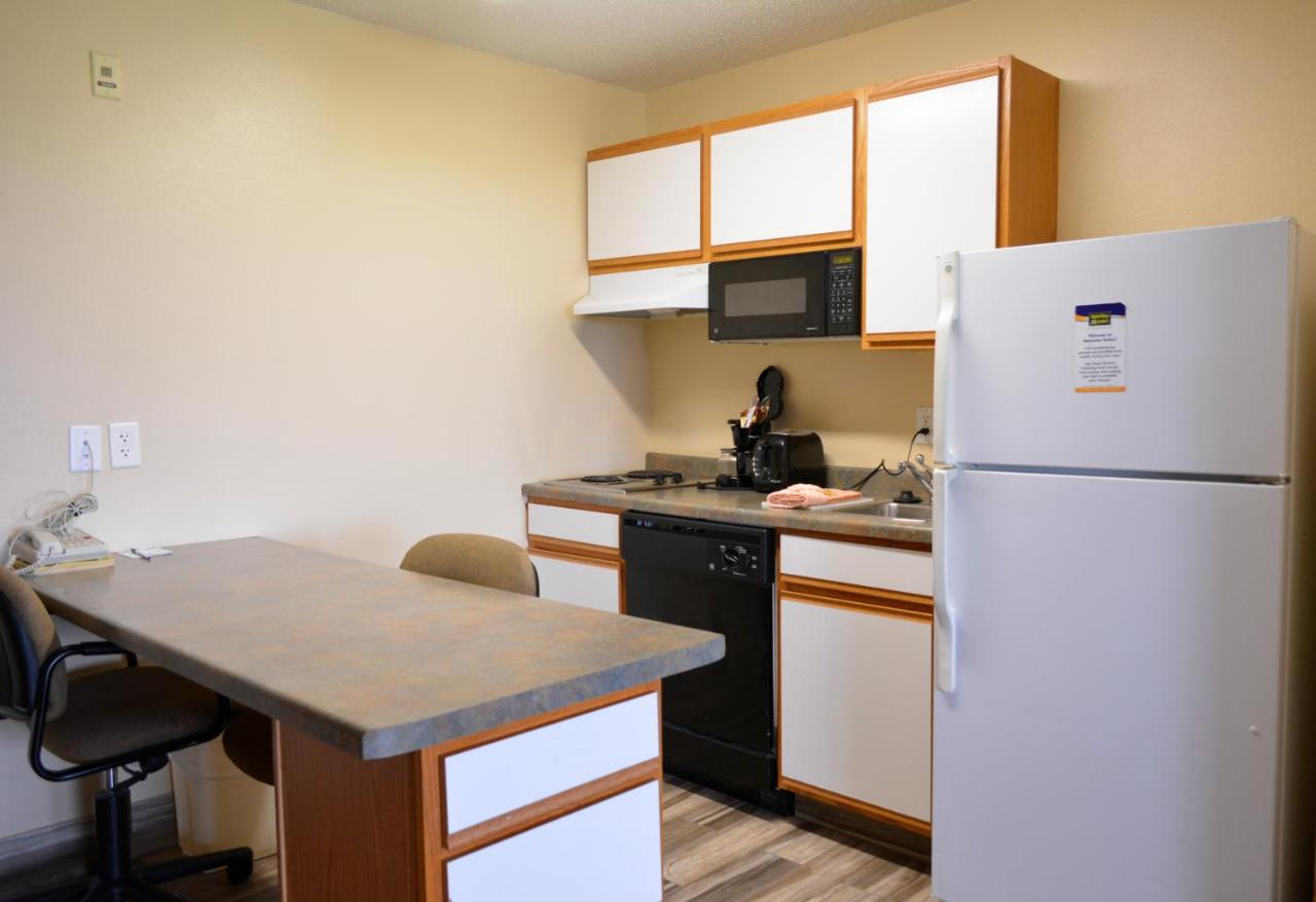 Queen Suite - Non-Smoking at MainStay Suites Dubuque at Hwy 20