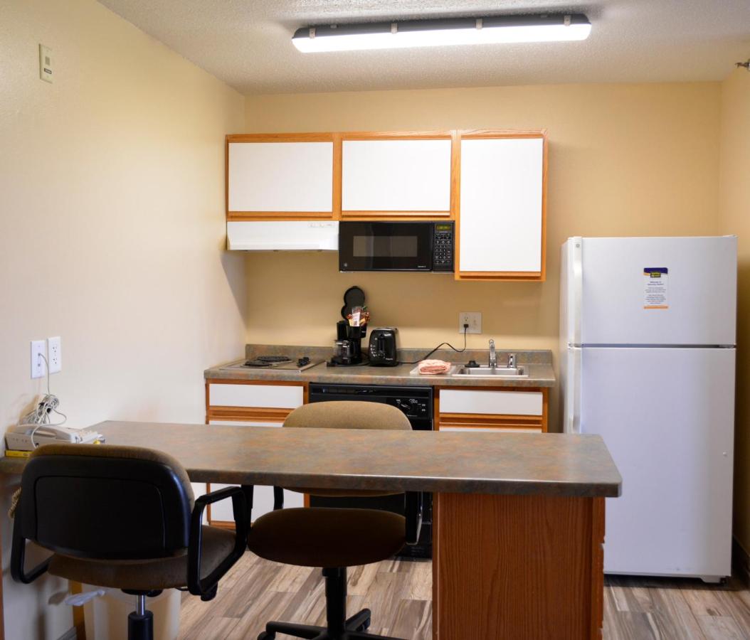 Queen Suite - Non-Smoking at MainStay Suites Dubuque at Hwy 20