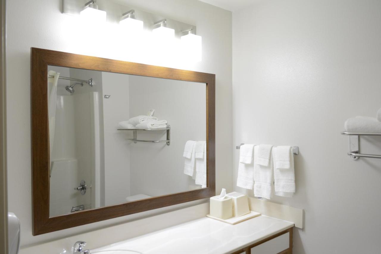 Queen Suite - Non-Smoking at MainStay Suites Dubuque at Hwy 20