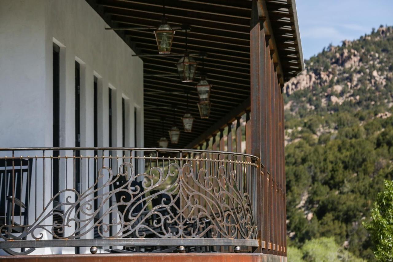 | Surf Hotel & Chateau