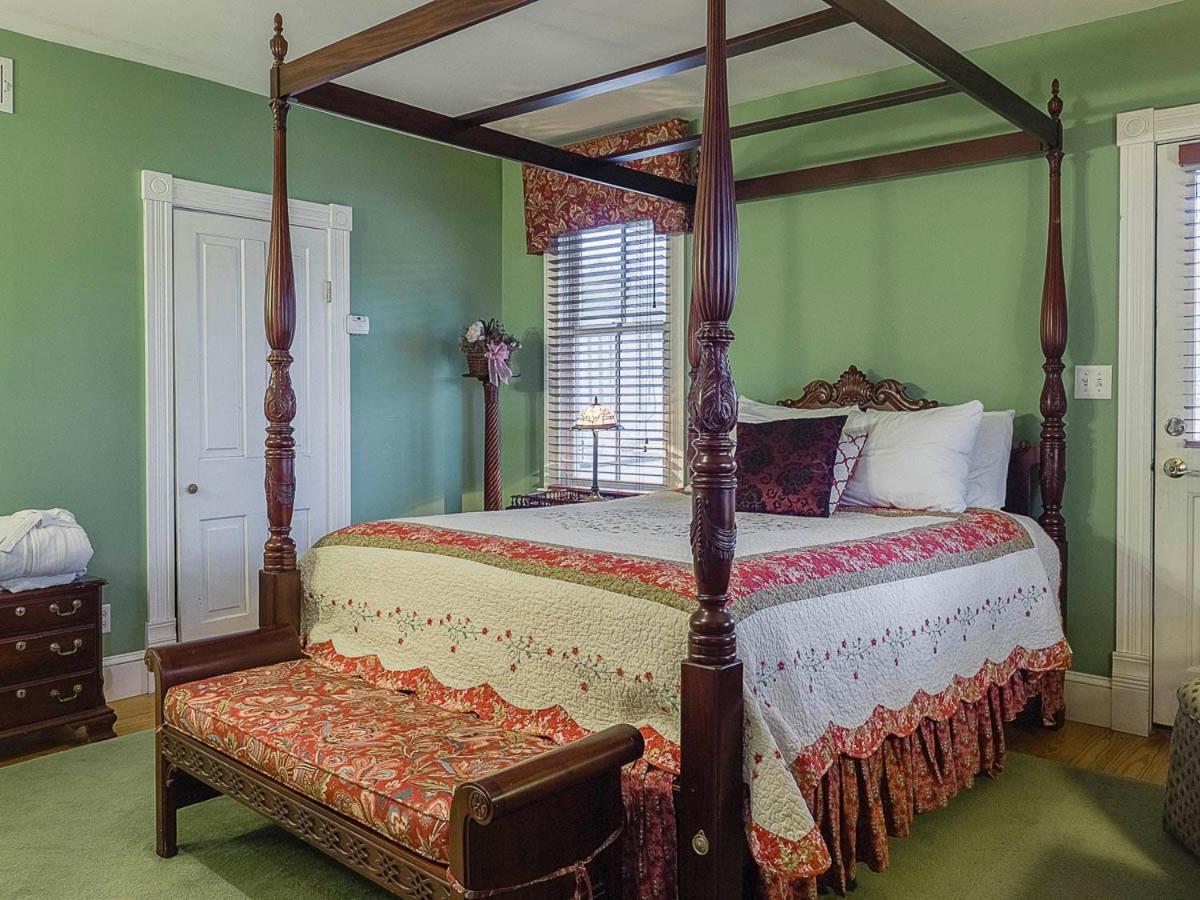 | George Brooks House B&B
