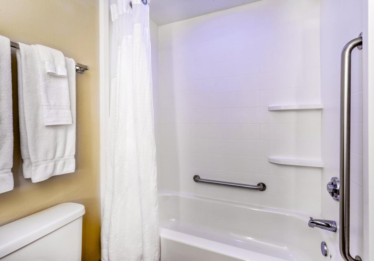 King Suite at Holiday Inn Express Hotel & Suites Inverness by IHG