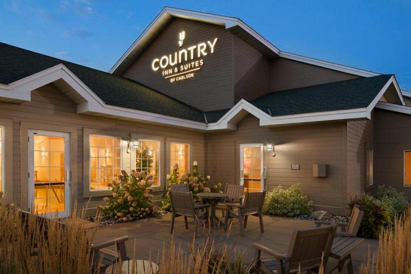 | Country Inn & Suites by Radisson, Baxter, MN