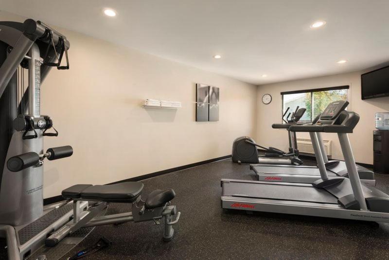 | Country Inn & Suites by Radisson, Baxter, MN