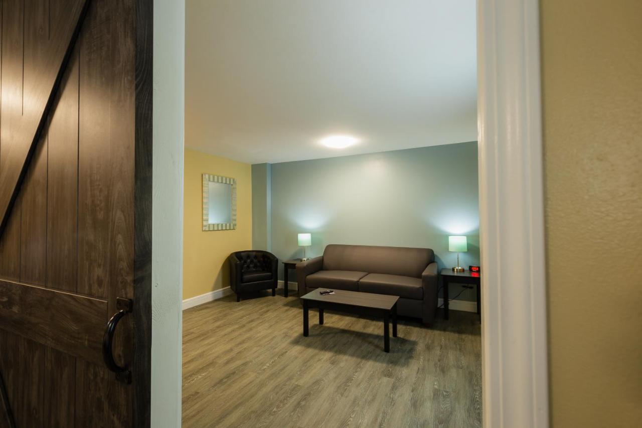 | Hawthorn Suites by Wyndham St. Robert/Ft. Leonard Wood