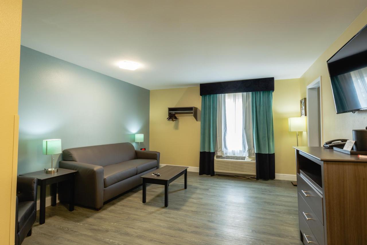 | Hawthorn Suites by Wyndham St. Robert/Ft. Leonard Wood