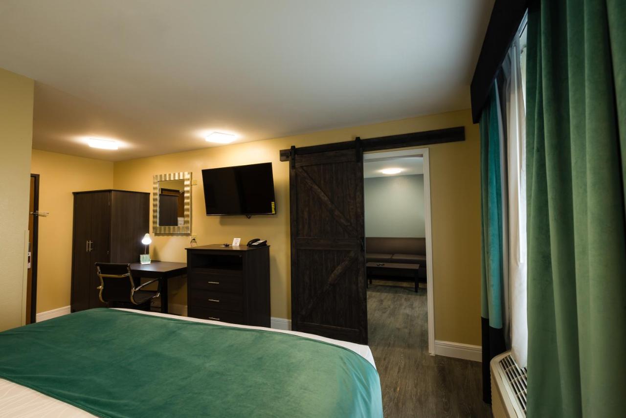  | Hawthorn Suites by Wyndham St. Robert/Ft. Leonard Wood