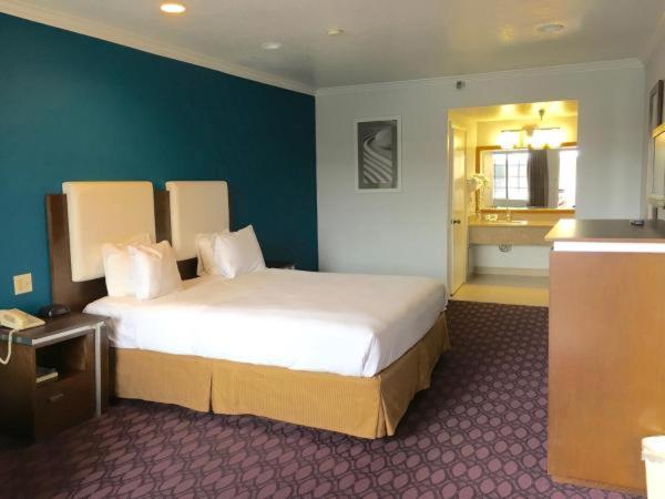 King Room - Non-Smoking at Hotel Pacific Manhattan Beach