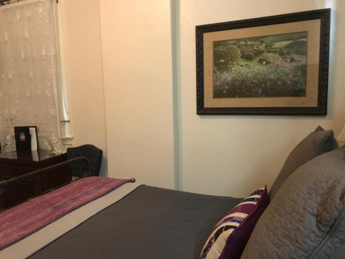 Queen Room at Hotel Sutter