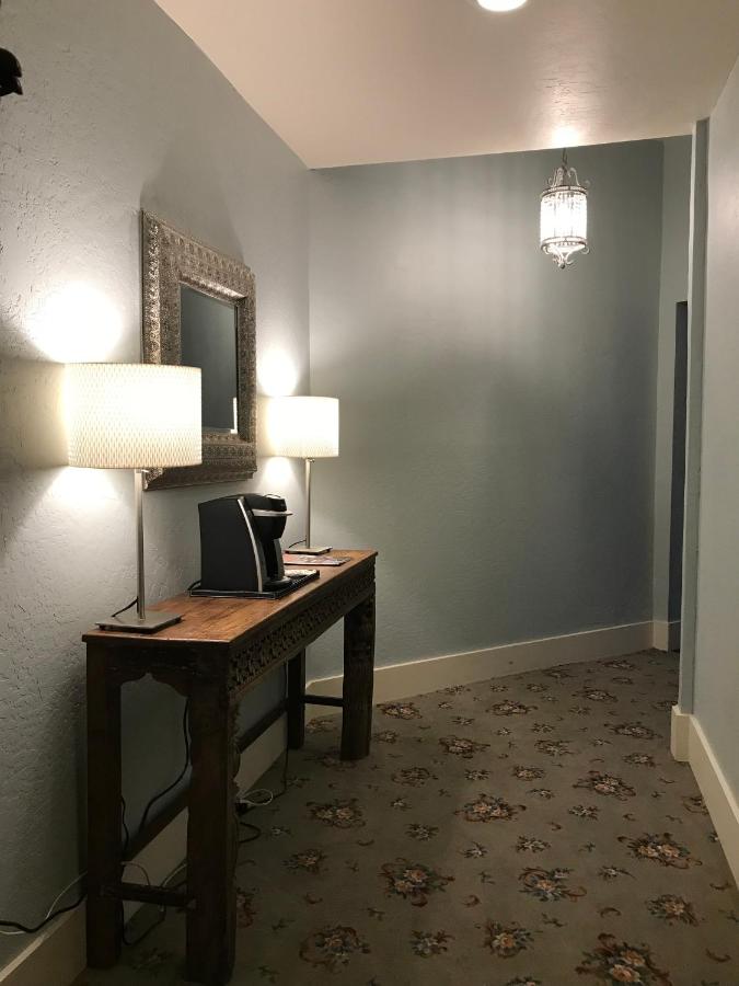 Double Room with Bathroom at Hotel Sutter