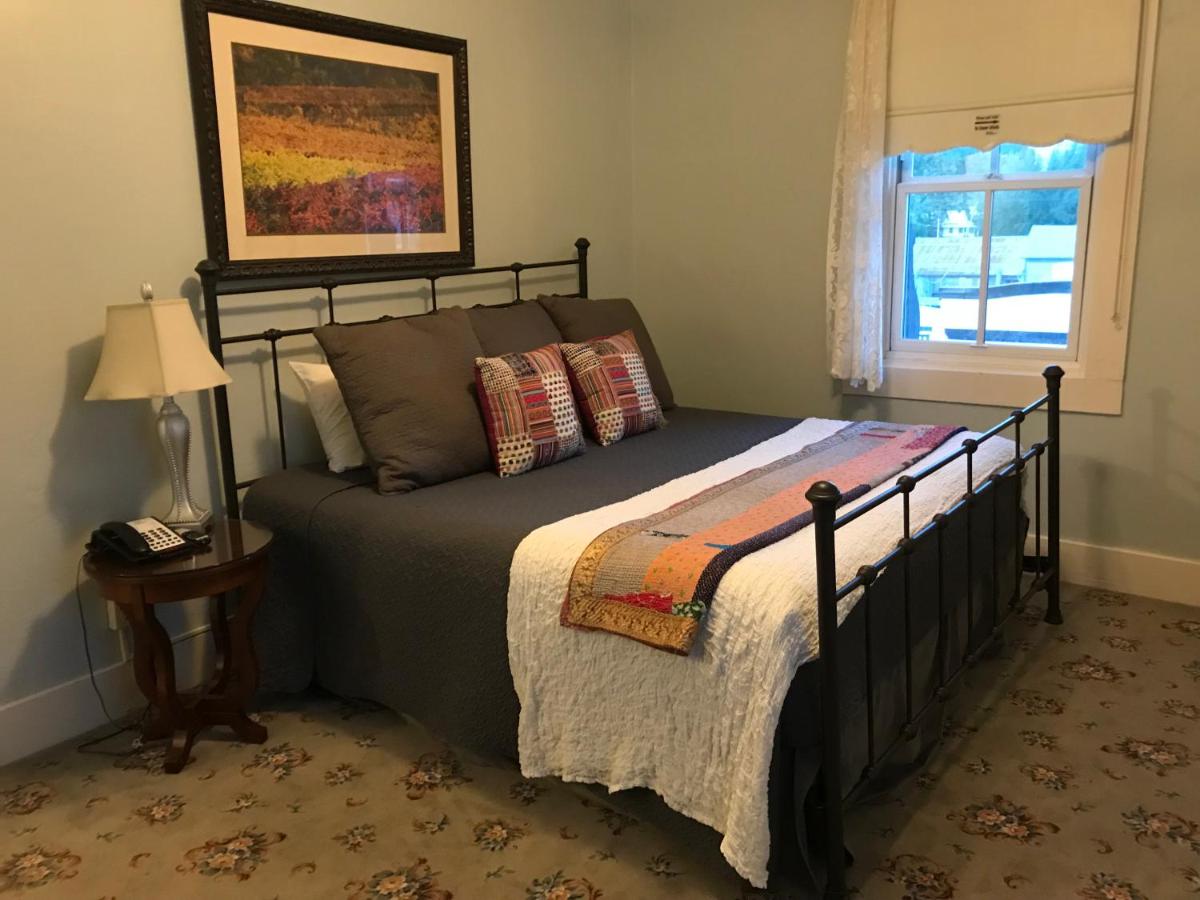 Double Room with Bathroom at Hotel Sutter