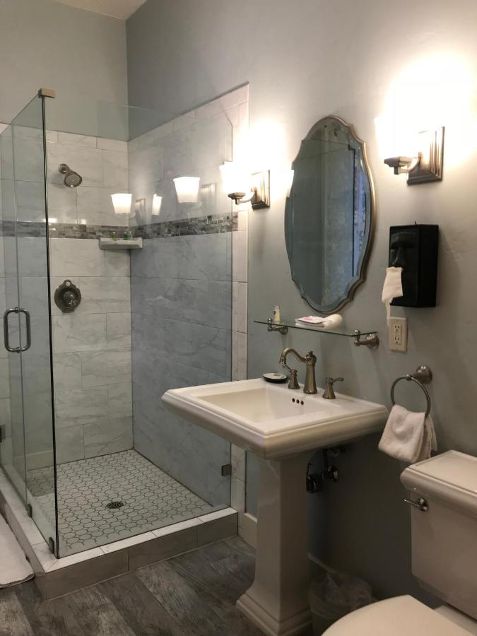 Double Room with Bathroom at Hotel Sutter