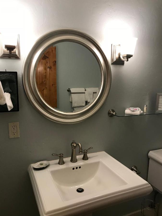 Double Room with Bathroom at Hotel Sutter
