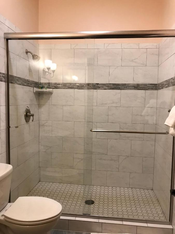 Queen Room at Hotel Sutter