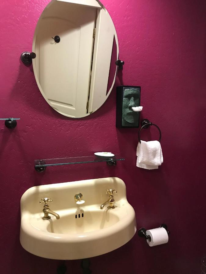 Deluxe Queen Room at Hotel Sutter