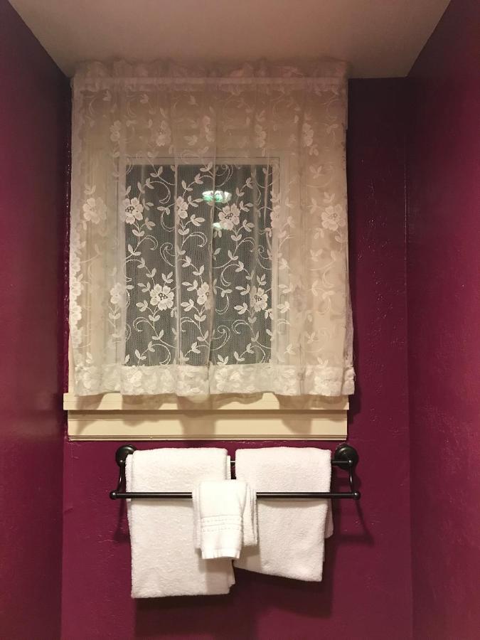 Deluxe Queen Room at Hotel Sutter