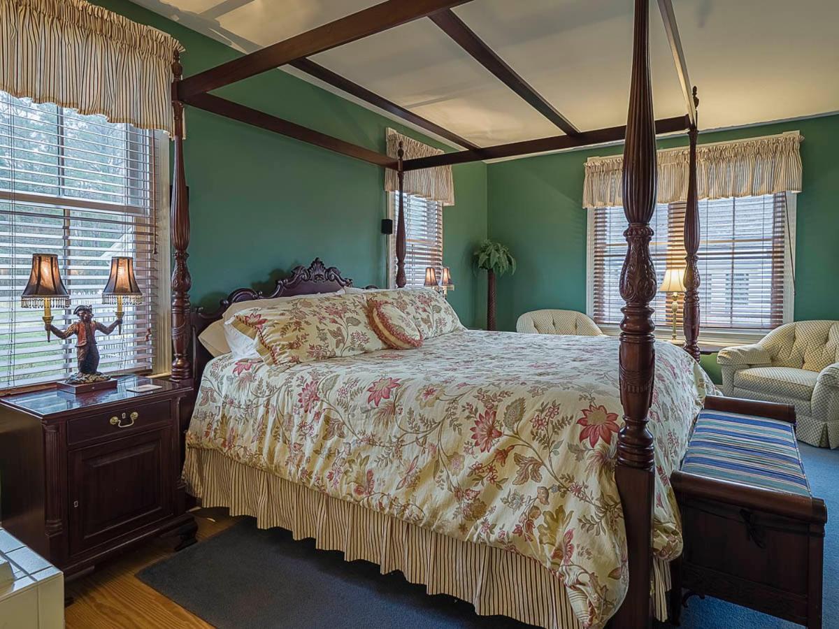 | George Brooks House B&B