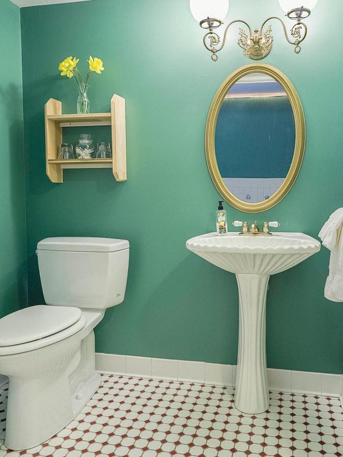 | George Brooks House B&B