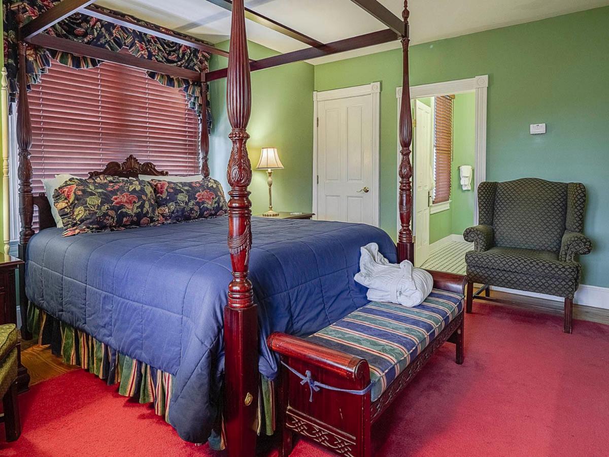 | George Brooks House B&B