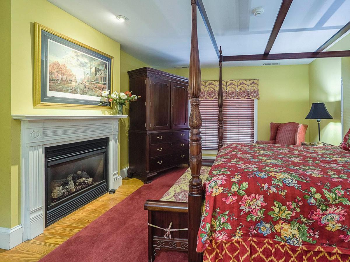 | George Brooks House B&B