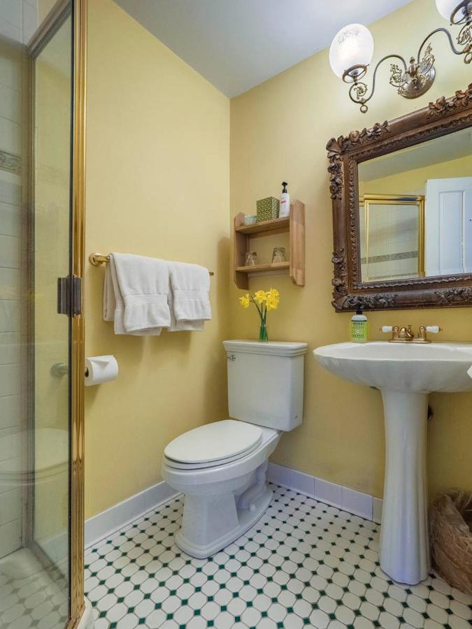 | George Brooks House B&B