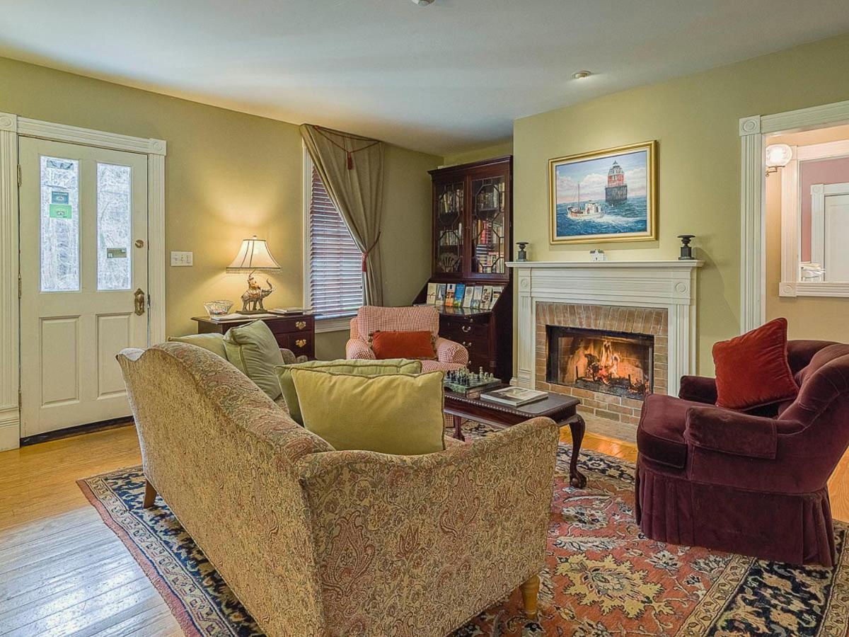 | George Brooks House B&B