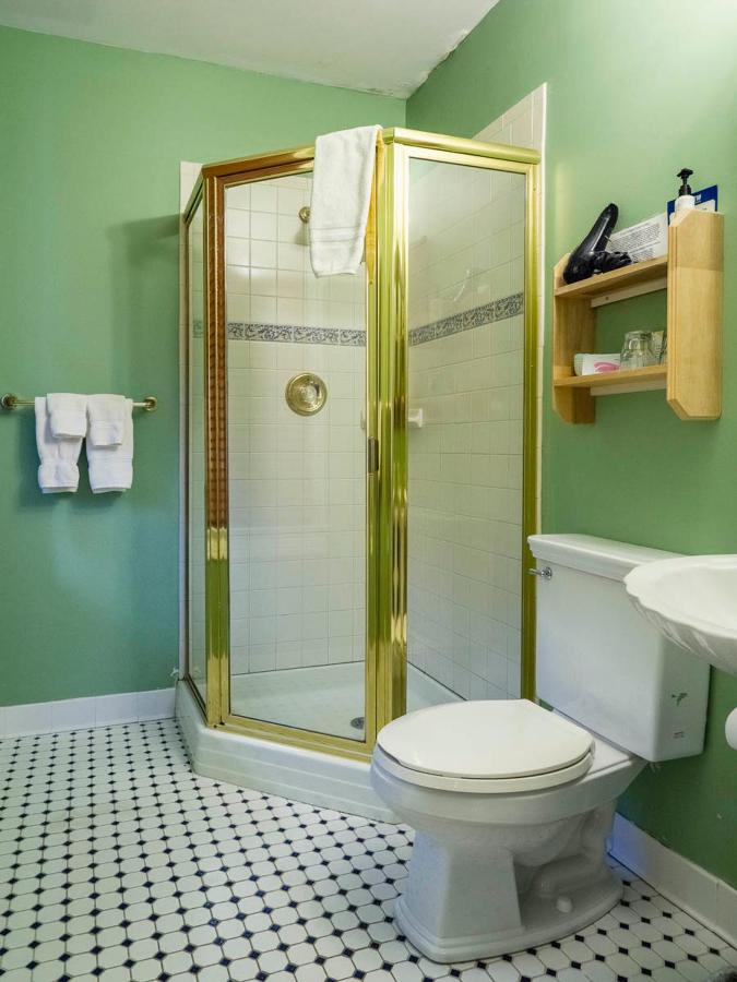 | George Brooks House B&B