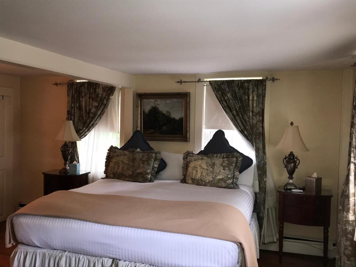 | Admiral Farragut Inn