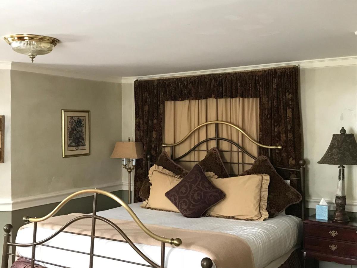 | Admiral Farragut Inn