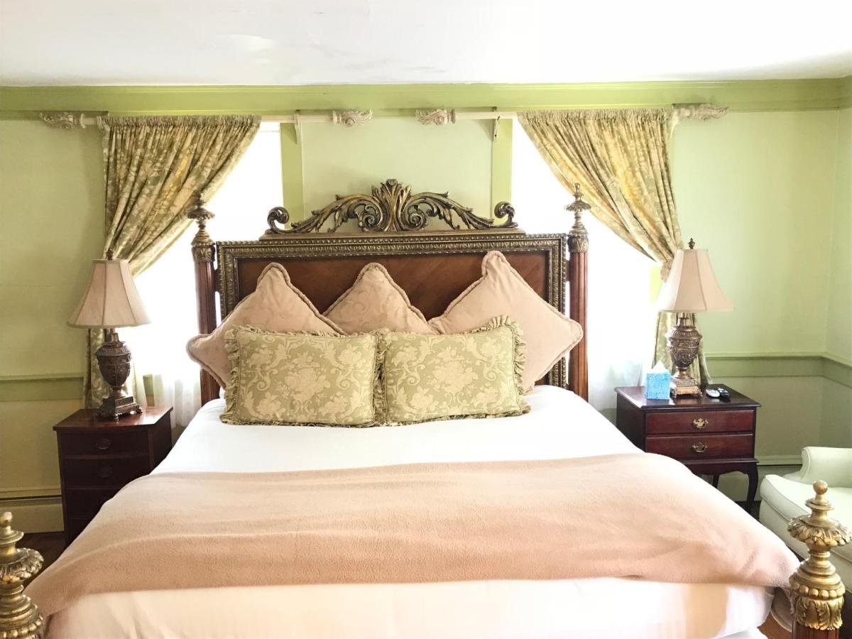 | Admiral Farragut Inn