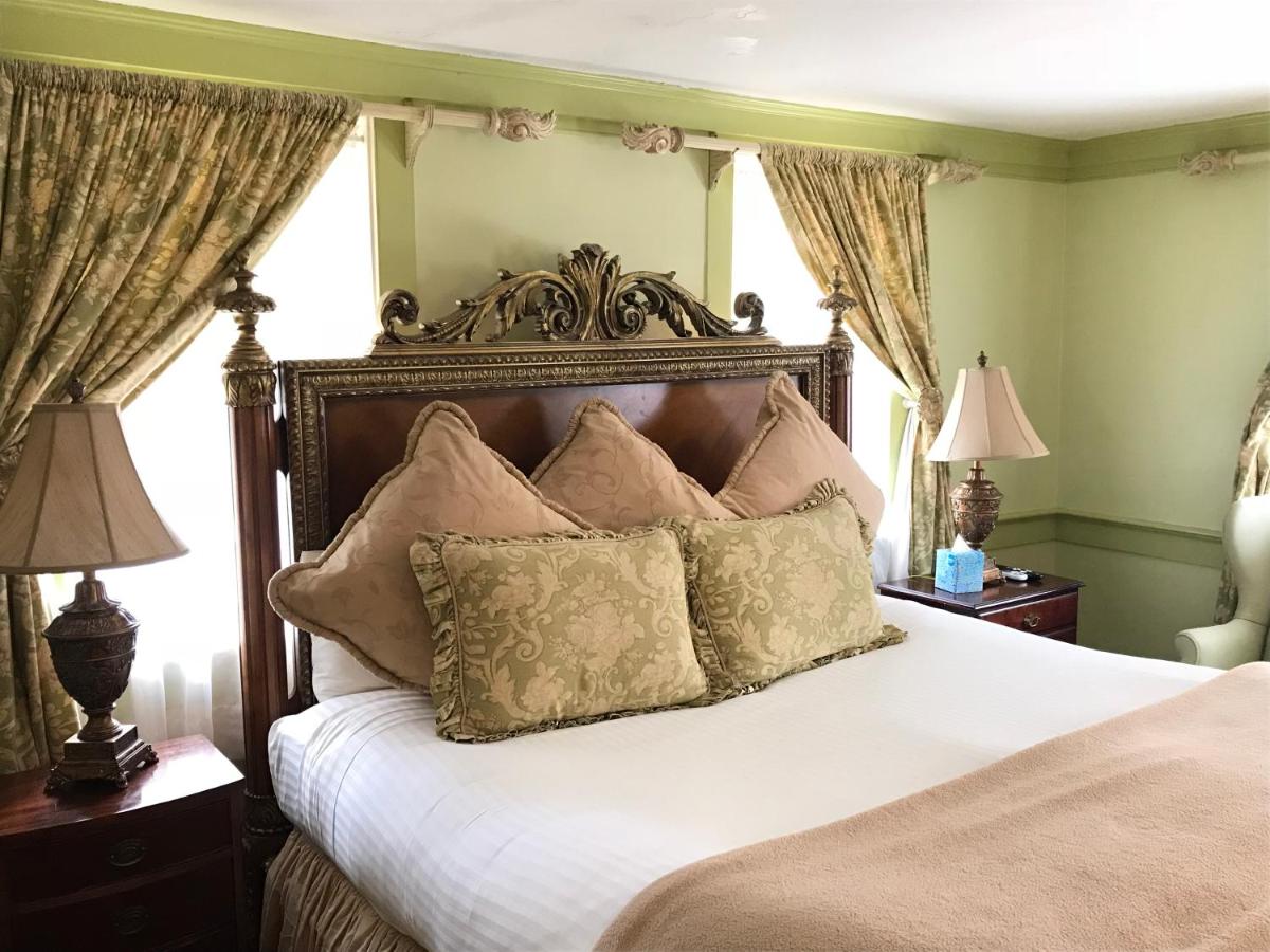 | Admiral Farragut Inn