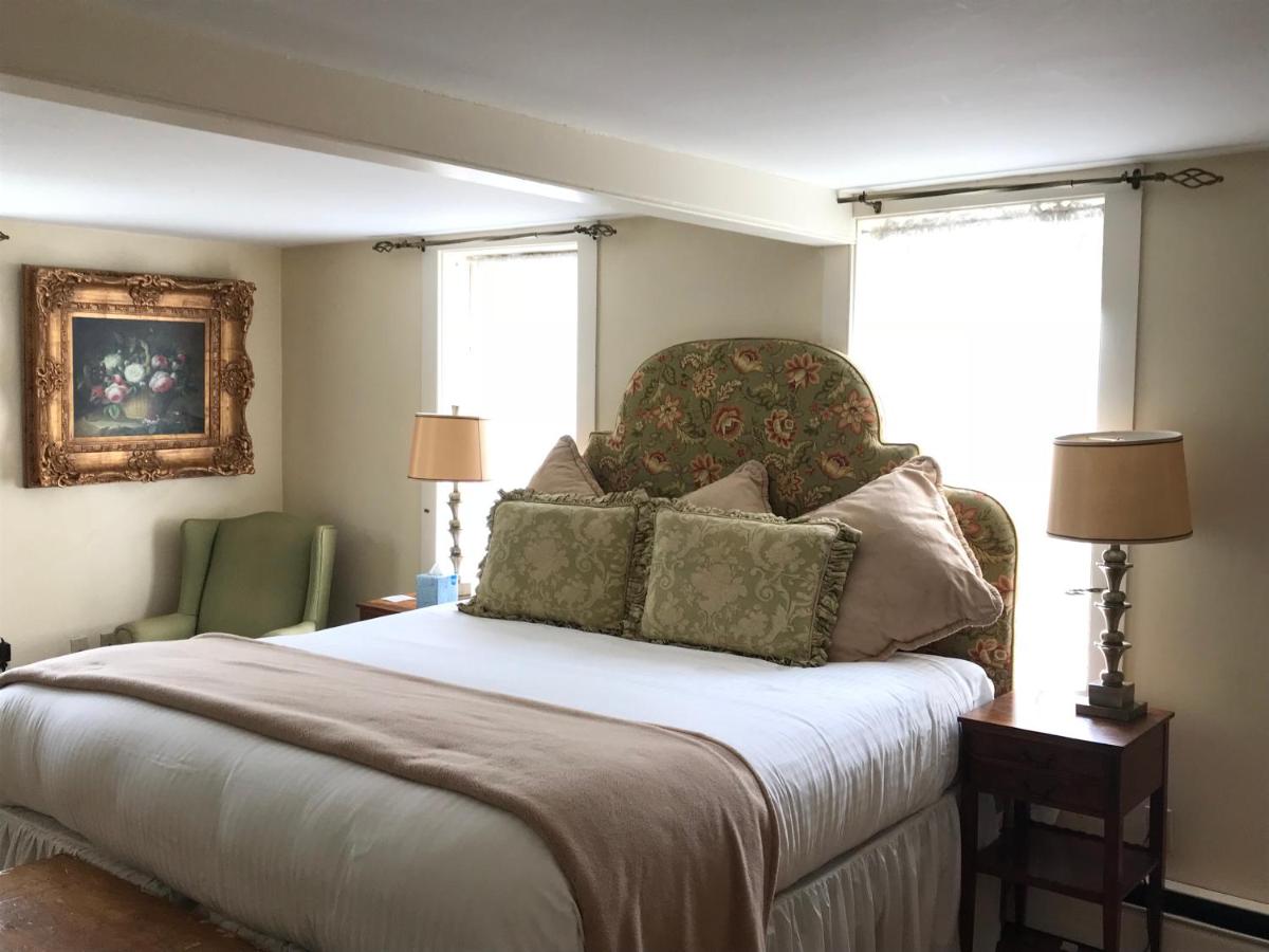 | Admiral Farragut Inn