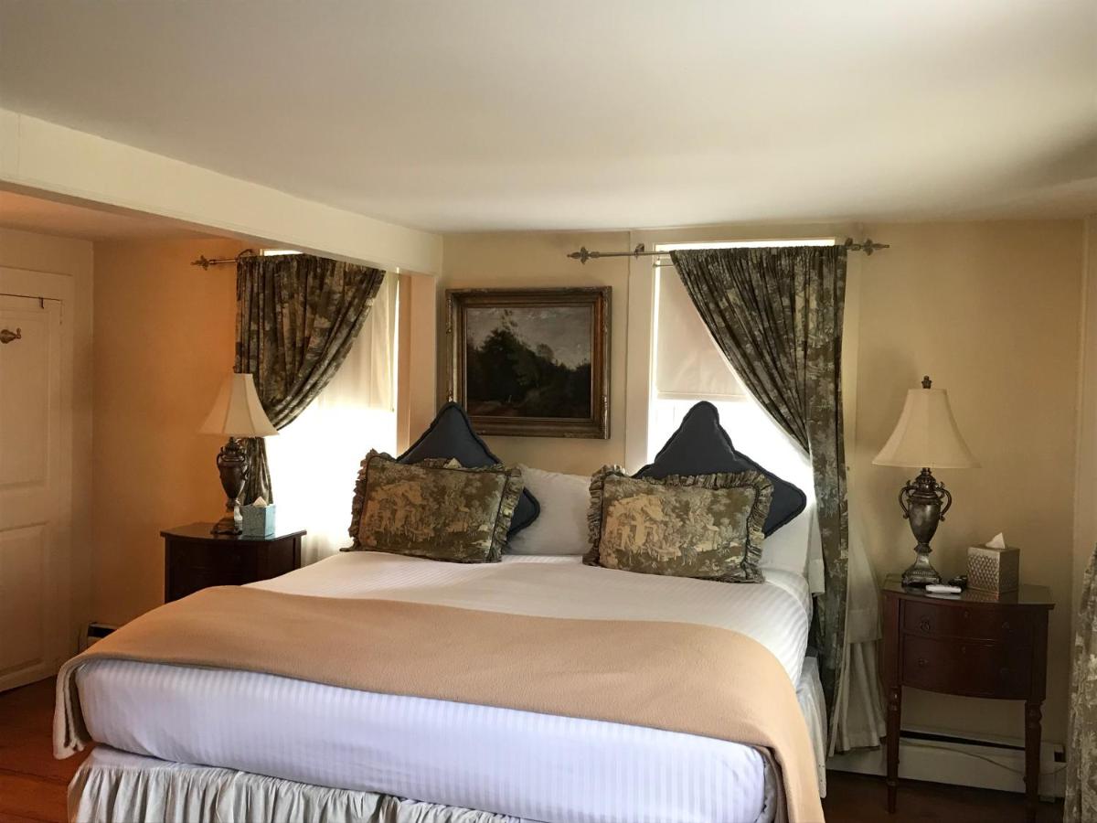 | Admiral Farragut Inn