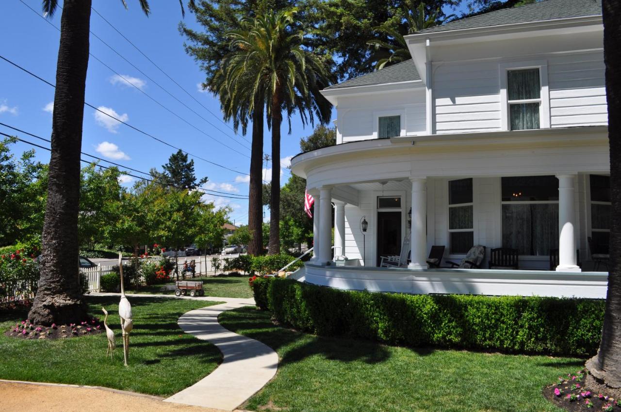 | The River Belle Inn
