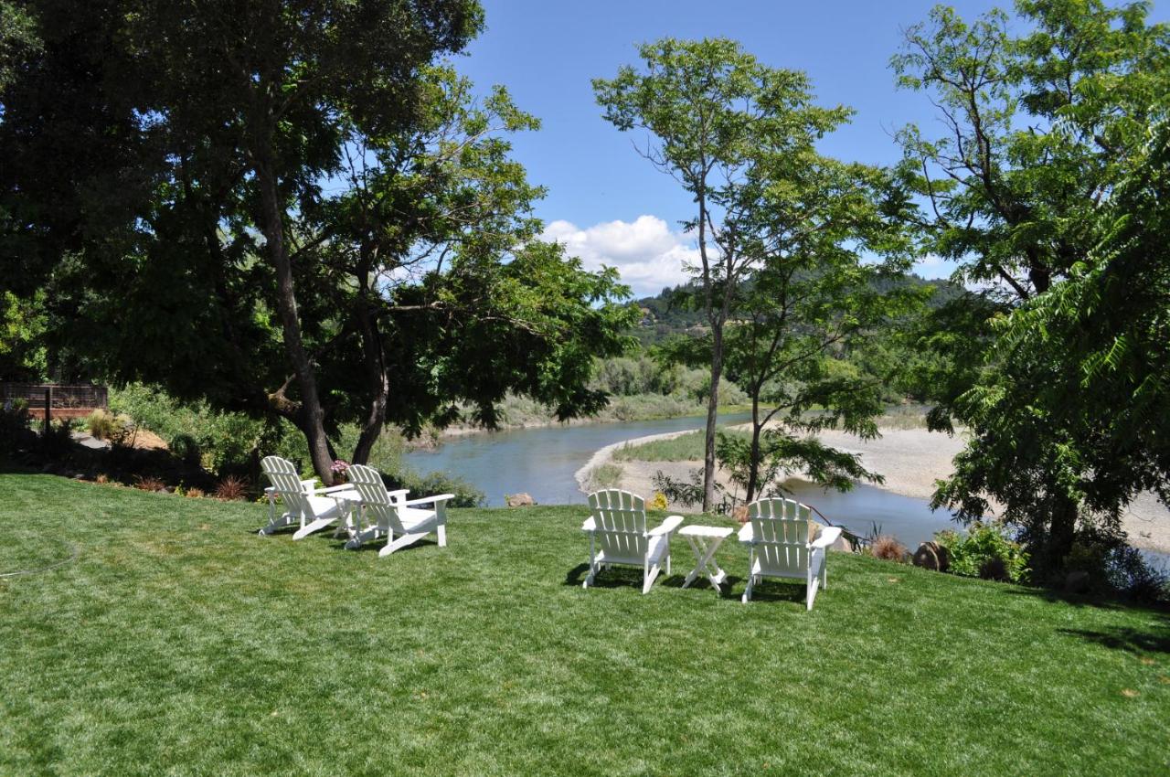 | The River Belle Inn