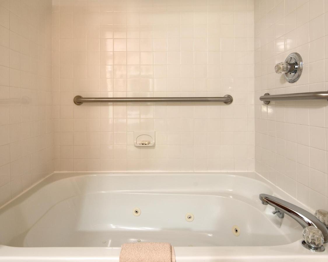 Deluxe Suite with Spa Bath at The Country Inn at Camden Rockport