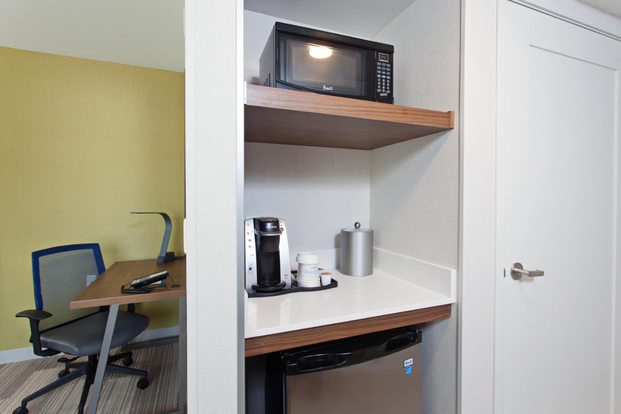 | Holiday Inn Express Hotel and Suites Pasadena-Colorado Blvd, an IHG Hotel