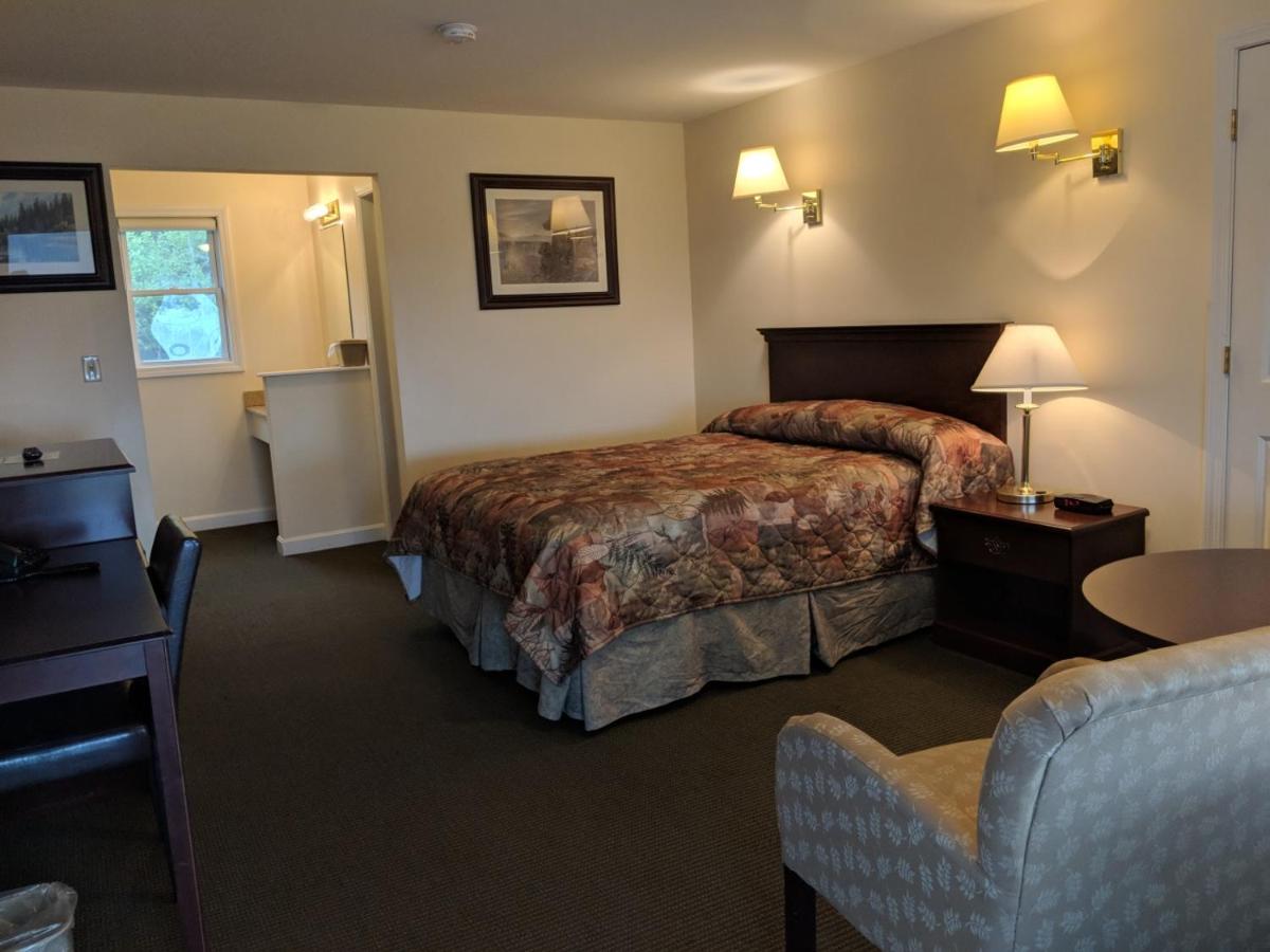 | Rangeley Saddleback Inn