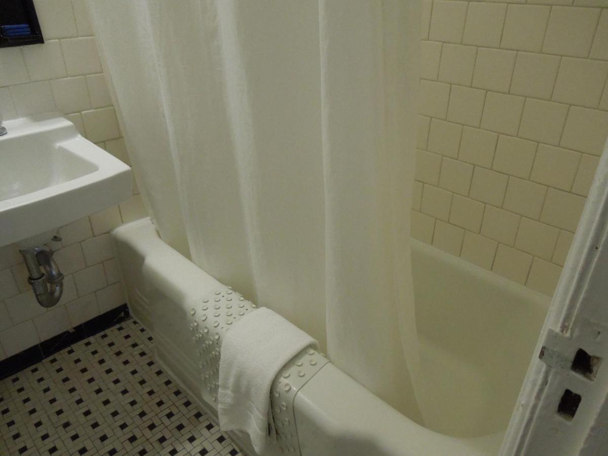 | Hotel Harrington