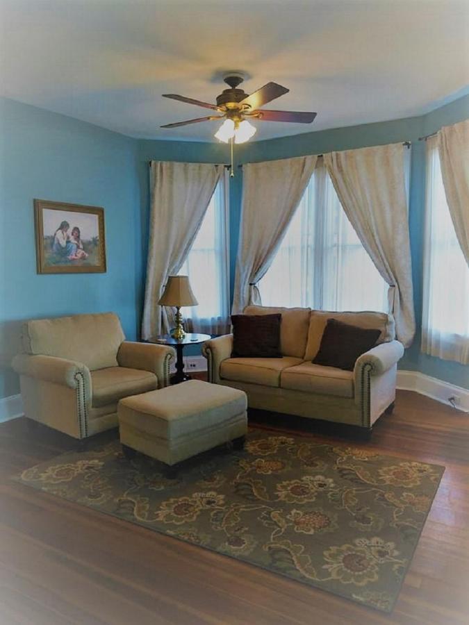 | Saltair Inn Waterfront B&B