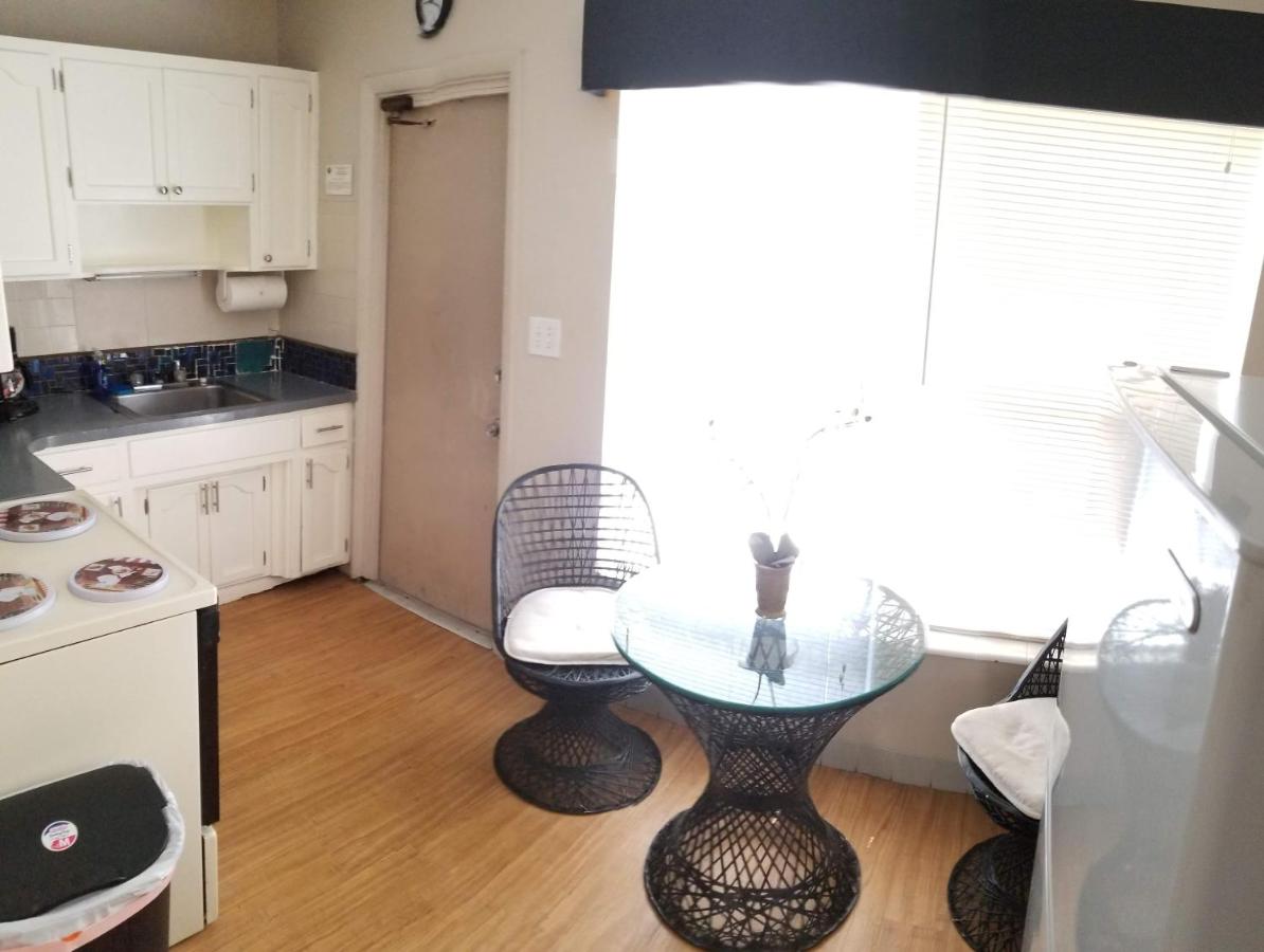 | INN LEATHER GUEST HOUSE-GAY MALE ONLY